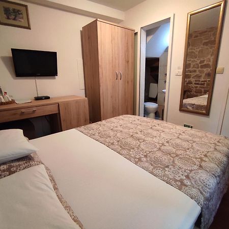 Guesthouse Mirula Split Bagian luar foto